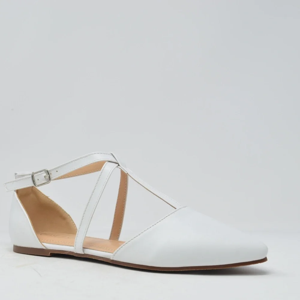 ๐ Women's Chase & Chloe White Strappy Flats - Picture 3 of 4